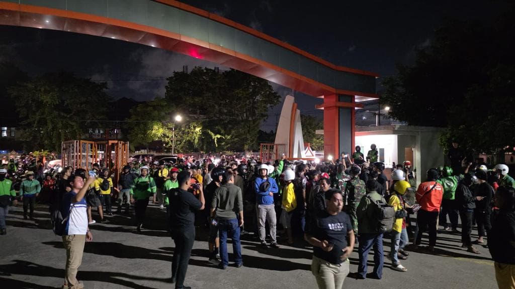 Dari Aksi Damai ke Ricuh Massal: Analisis Psikologi Kerumunan di Balik Bentrok UNM