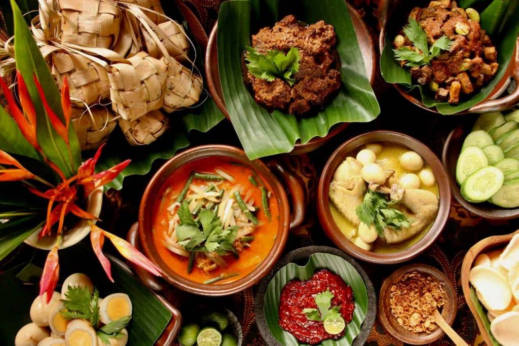 Mengapa Makanan Tradisional Tak Pernah Mati? Analisis Fenomena Ketahanan Kuliner Nusantara