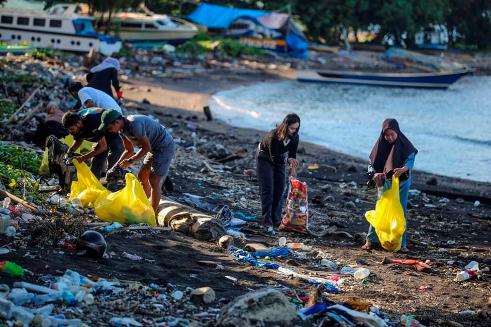 Mengurai Jaring Kompleks: Strategi Adaptasi Lingkungan di Era Ketidakpastian Iklim