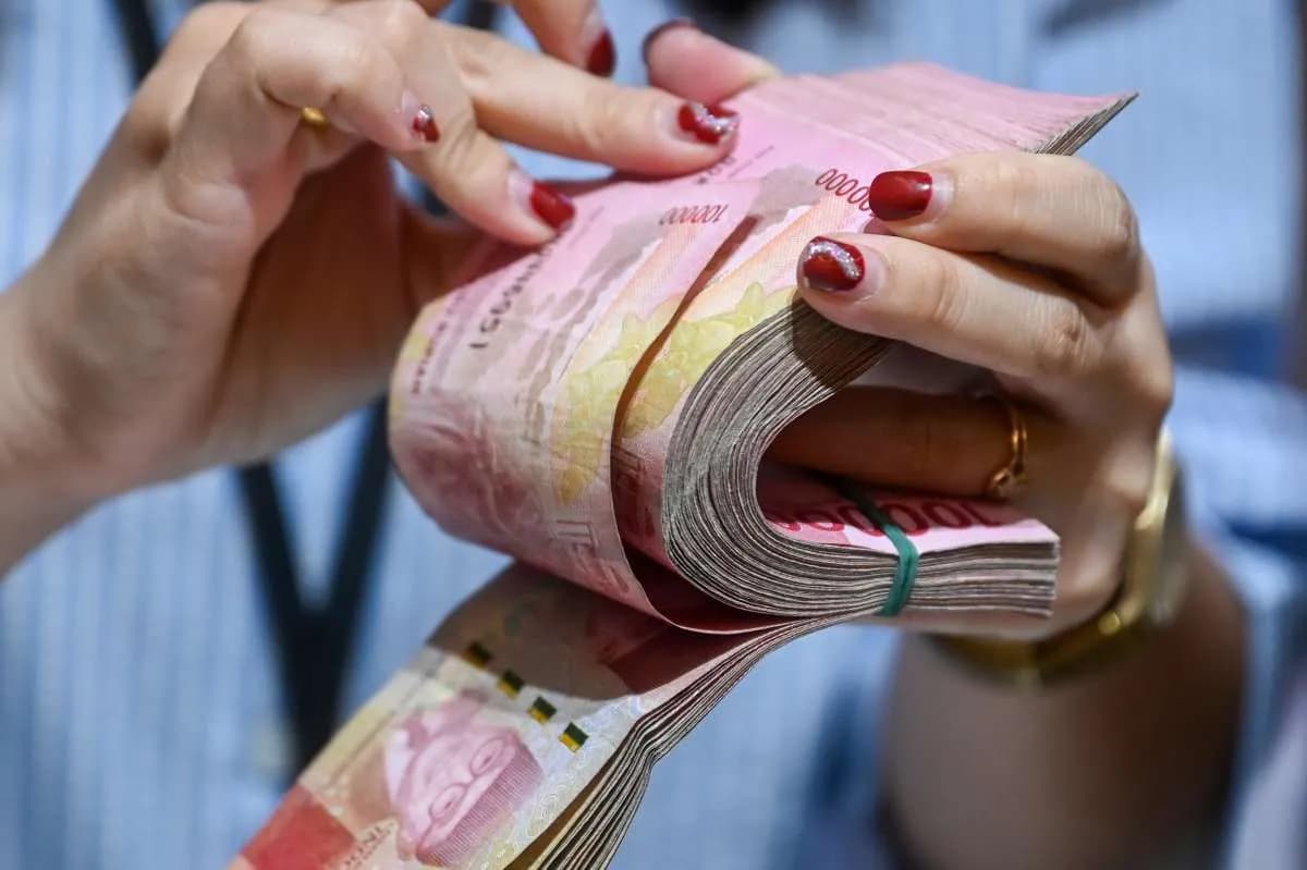 Analisis Mendalam: Bagaimana Rupiah Bertahan di Tengah Badai Ekonomi Global?