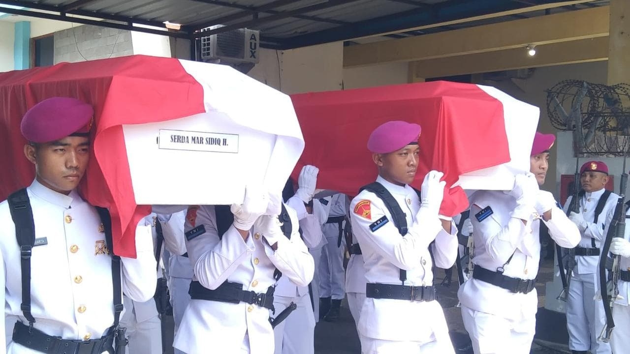 Di Balik Upacara Militer: Analisis Mendalam Prosesi Pemakaman Marinir Korban Longsor Cisarua