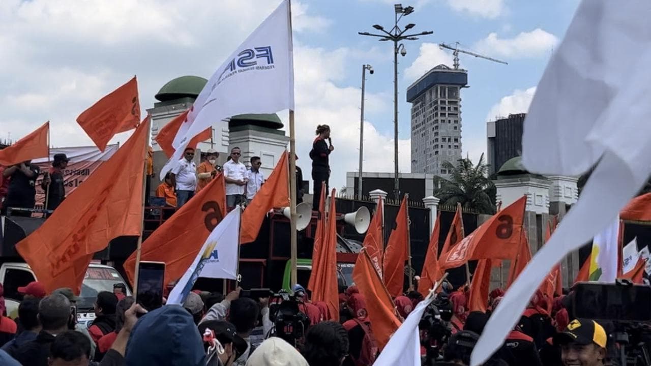 Gelombang Aksi Buruh 2026: Analisis Mendalam atas Tuntutan Upah dan Ancaman PHK Massal