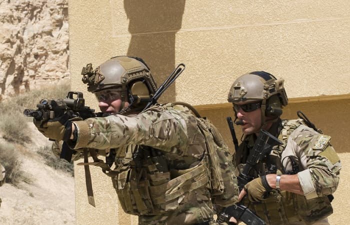 Strategi Keamanan AS di Timur Tengah: Analisis Mendalam Peningkatan Kekuatan Militer dan Dampaknya