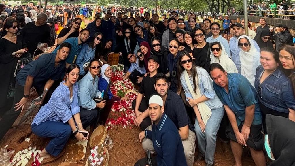 Biru di Tengah Duka: Analisis Psikologis dan Budaya di Balik Warna Penghormatan untuk Vidi Aldiano