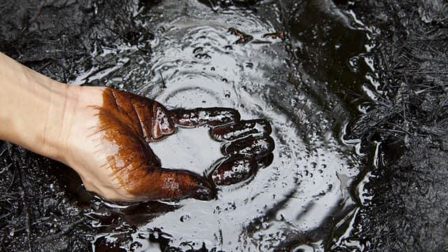 Analisis Mendalam: Ketika Geopolitik Mengguncang Pasar Minyak Global dan Mencabik Stabilitas Ekonomi