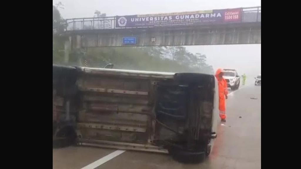 Analisis Mendalam: Mengapa Insiden Ban Slip di Tol Bocimi Bisa Berujung Terguling?