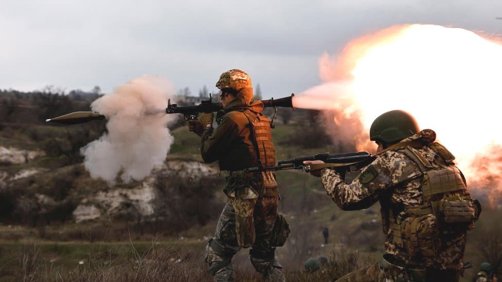 Mengurai Jejak Konflik: Bagaimana Peperangan Membentuk Wajah Peradaban Modern