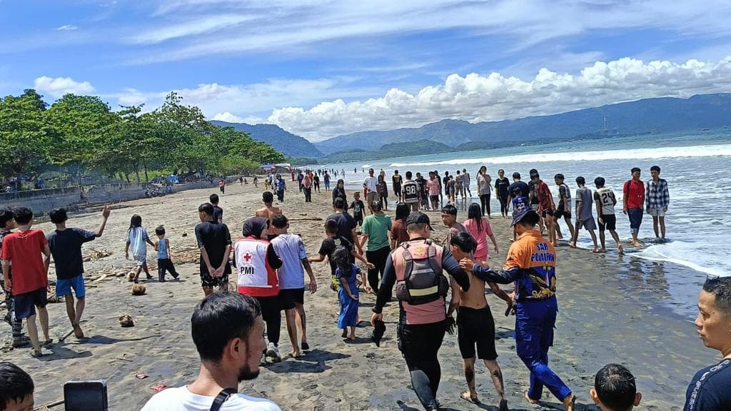Analisis Menyelamatkan Nyawa di Pantai Istiqomah: Ketika Respons Cepat Mengalahkan Arus Deras