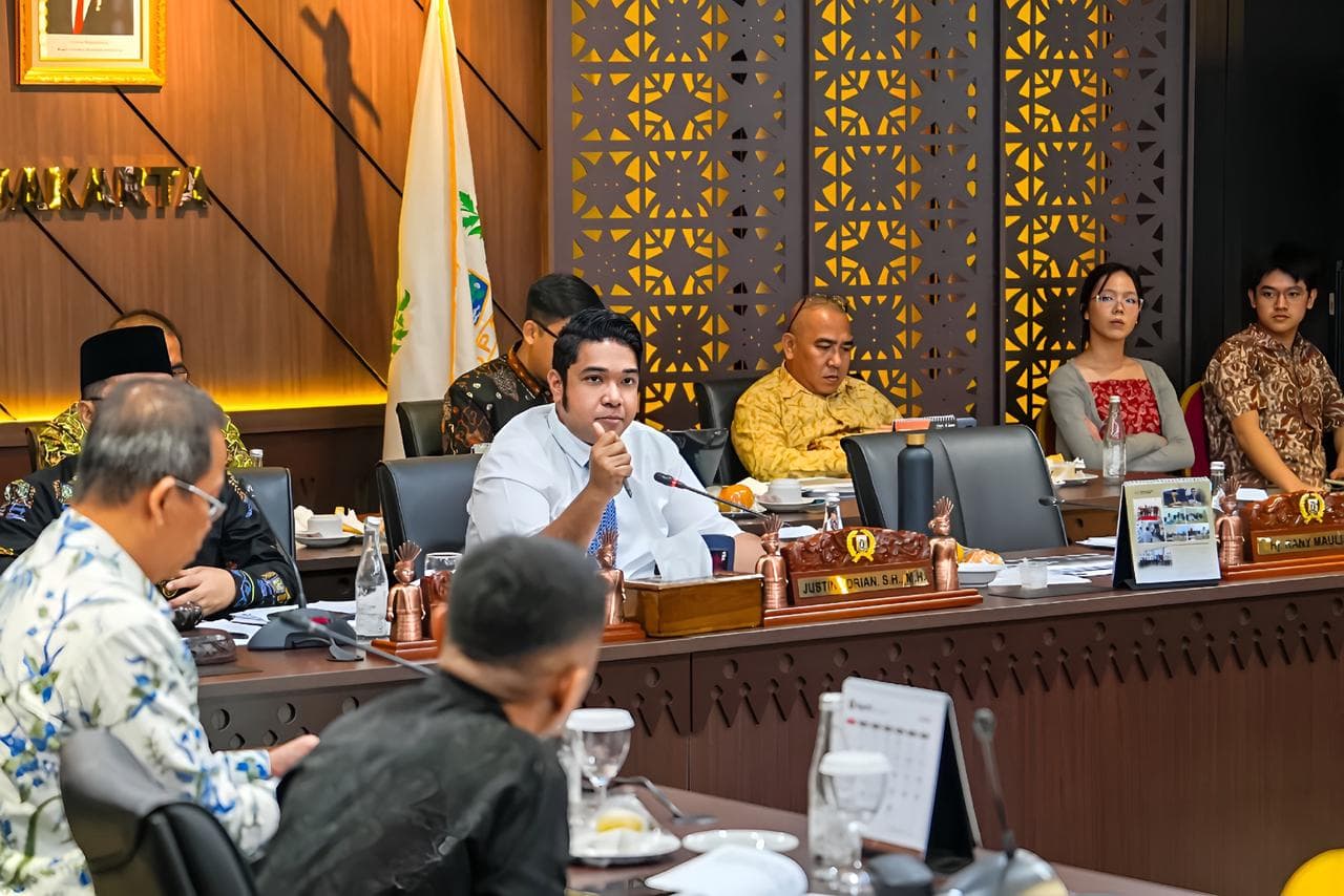 Kritik Tajam untuk Bank Jakarta: Pesta Mewah di Tengah Laba yang Terus Tergerus