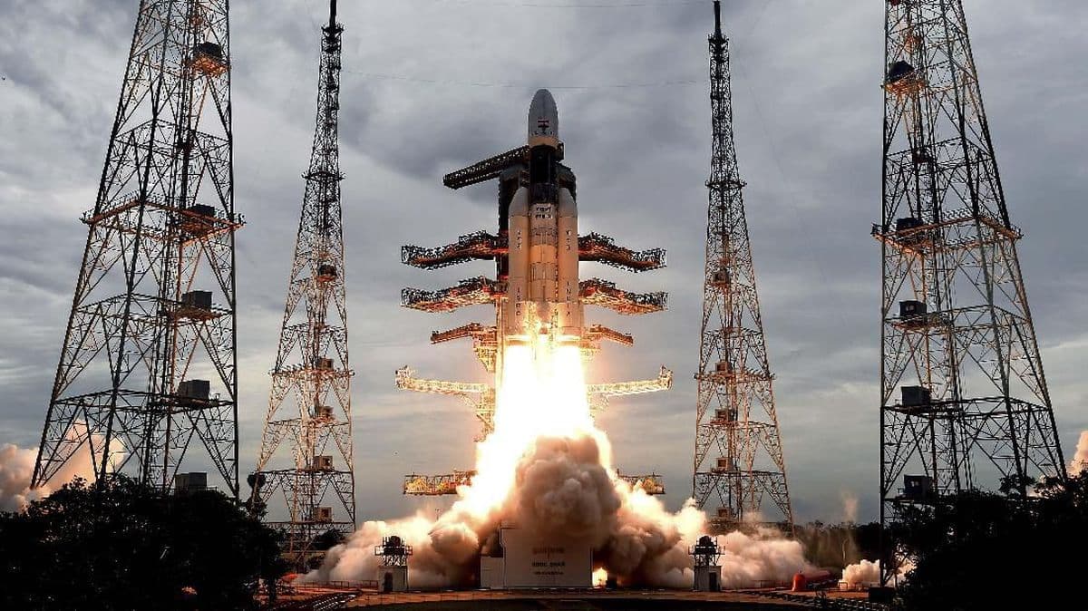 Kemajuan Program Antariksa: India Sukses Luncurkan Roket Terberat LVM3