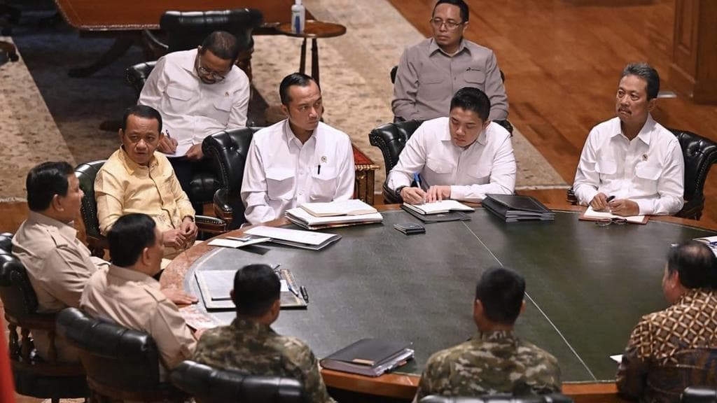 Analisis Strategis: Mengapa Prabowo Gelar Rapat Mendadak di Hambalang Jelang Lebaran?